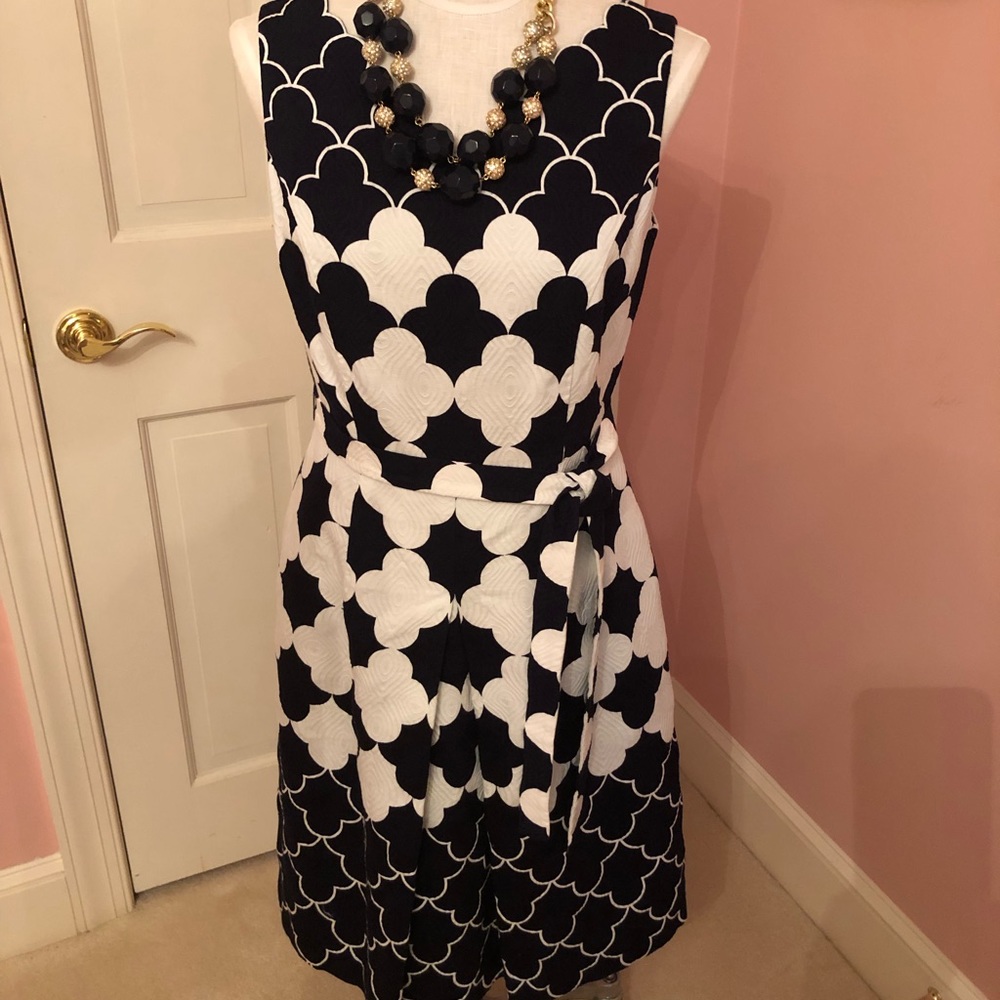 Talbots Ladies Navy/White Scalloped Neckline 6